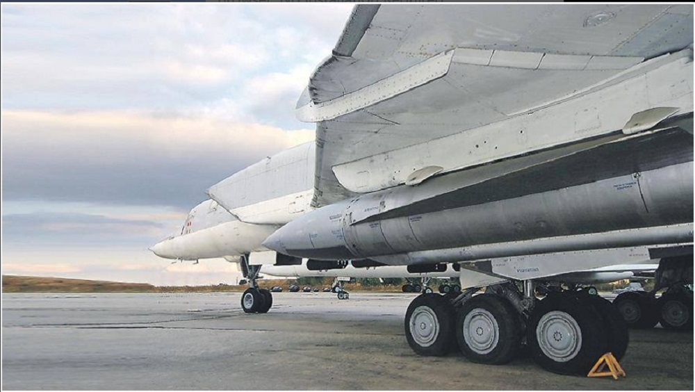 Х 69 крылатая ракета википедия. Ту-22м3 с х-22. Ту-22м3 с ракетой х-22. Х22ма ракета. Ту 22 с ракетами х 22.