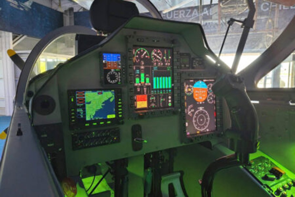 Enaer T 40 Newen cockpit 450x300