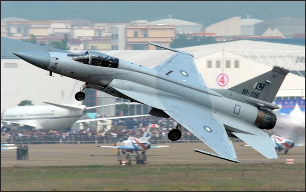CHINA aumenta la venta de aviones de combate tras el conflicto entre India y Pakistán