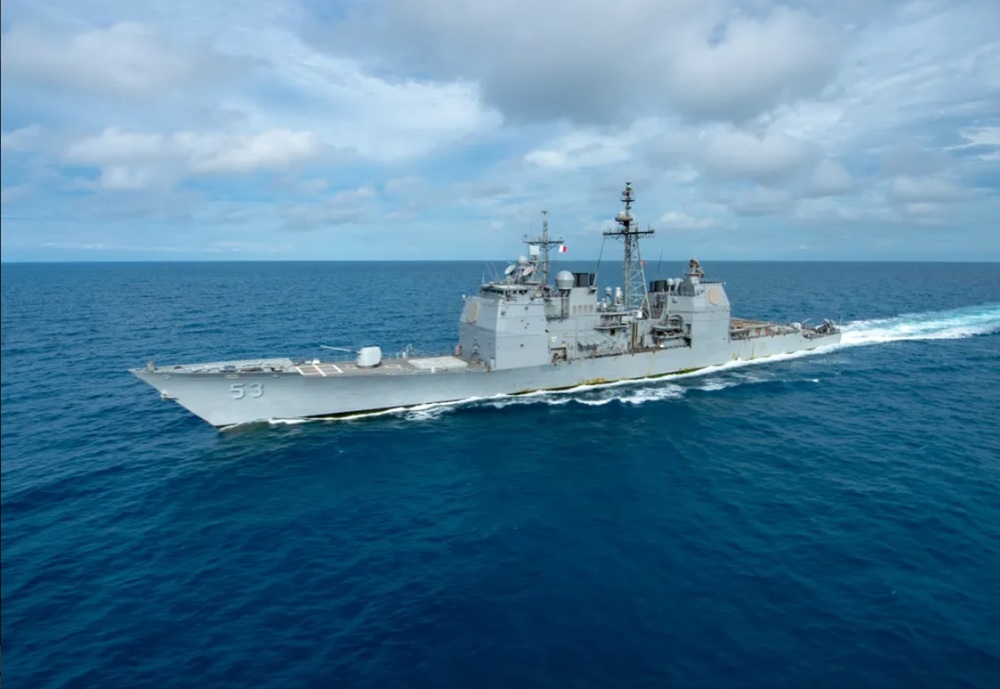 USS Mobile Bay en mer